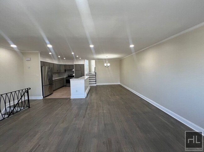 Building Photo - LUXURIOUS 2 BEDROOM IN BROOKLYN