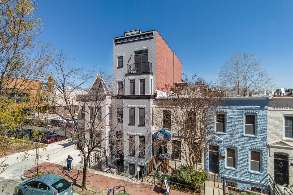 Primary Photo - 611 2nd St NE