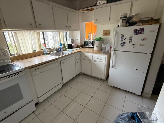 Foto del edificio - 16909 N Bay Rd