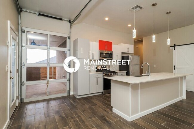 Foto del edificio - 3 Bedroom Pet-Friendly Home in Oklahoma City, OK with Main Street Renewal