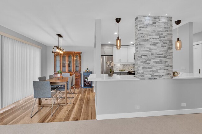 Foto del edificio - 1375 Rebecca Dr