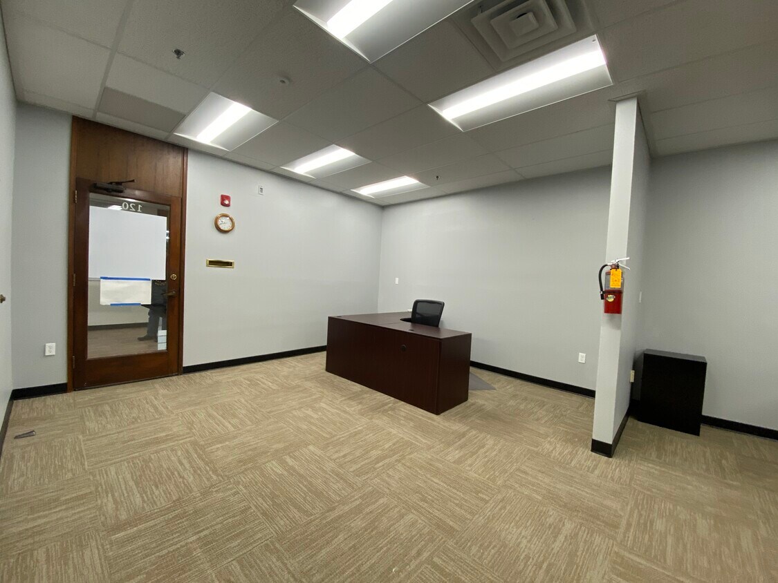 Foto del edificio - Starbucks & Kitsap Bank Plaza Suite 120