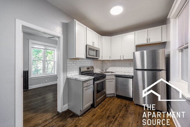 Building Photo - 6259 N Lakewood Ave