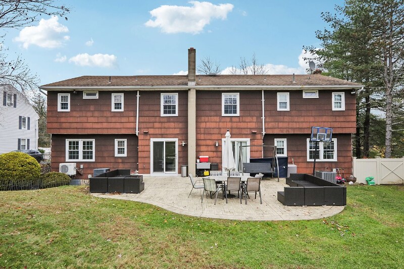 Foto del edificio - 822 Pompton Ave