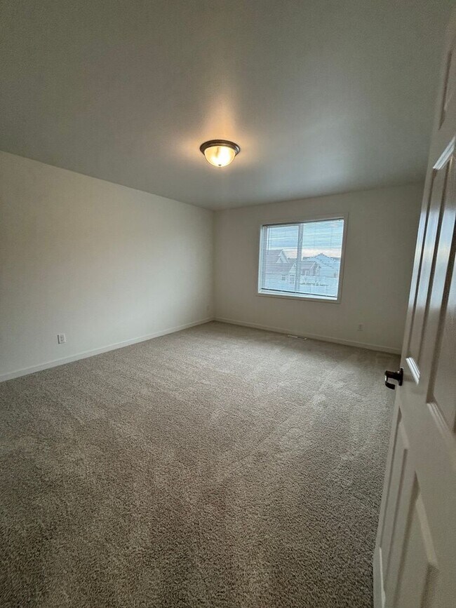 Foto del edificio - 3 Bed 3 Bath Town Home