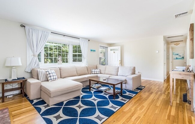 Foto del edificio - 67 Old Post Rd