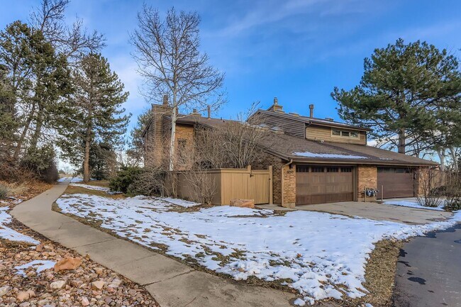 Building Photo - Spectacular Linden Park Town home! Steps away from access to Wonderland Lake! Available NOW!