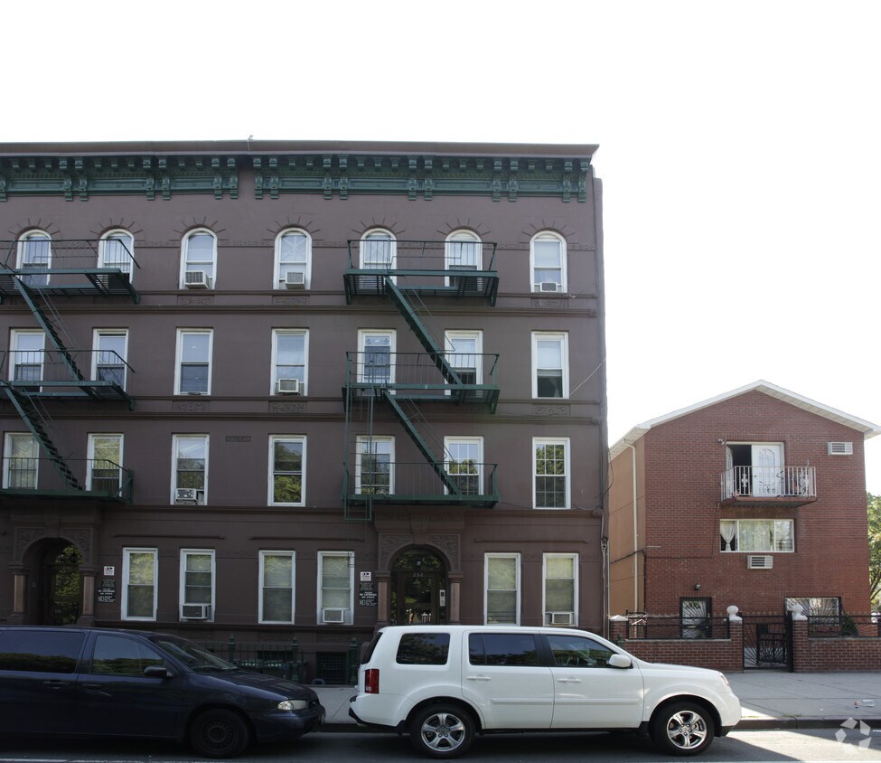 Building Photo - 252 Tompkins Ave
