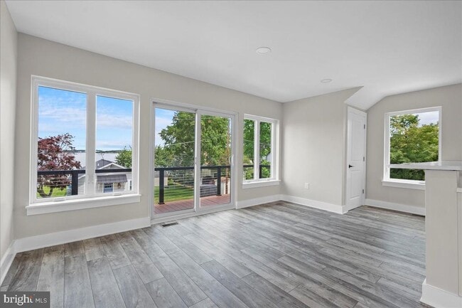 Building Photo - 31 Riverview Ave
