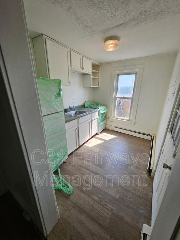 Building Photo - 537 3rd St
