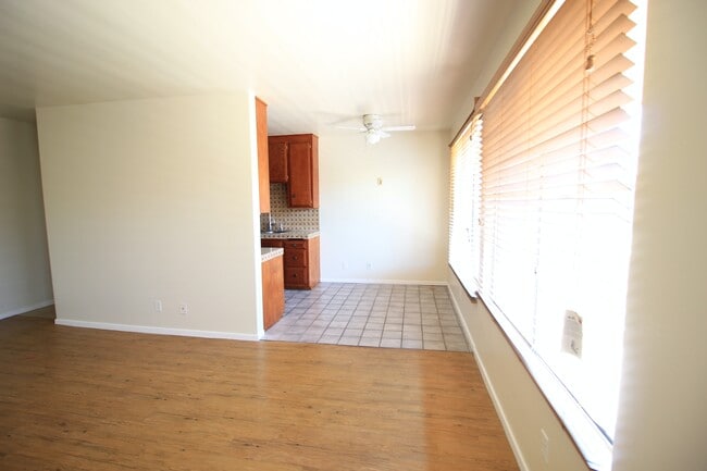 Foto del edificio - 527 Cedar Ave
