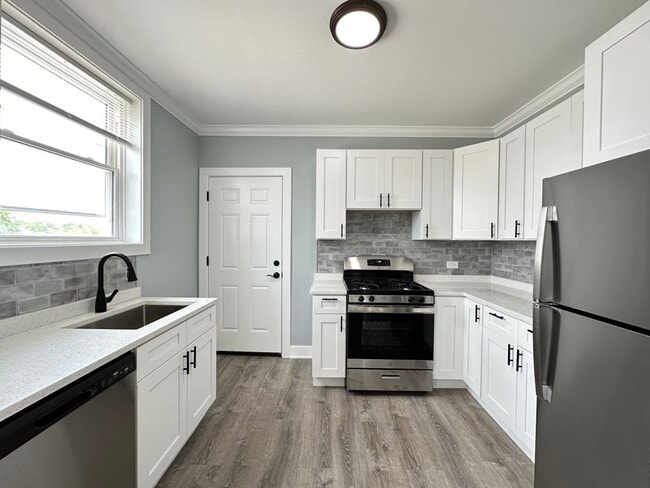 Building Photo - 918 Green Bay