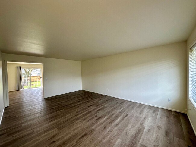 Foto del edificio - 905 Nooksack Rd