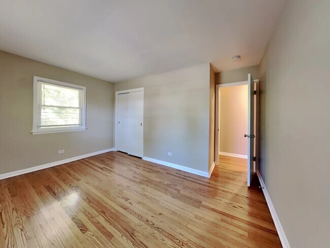 Foto del edificio - 2816 Briarwood Dr E