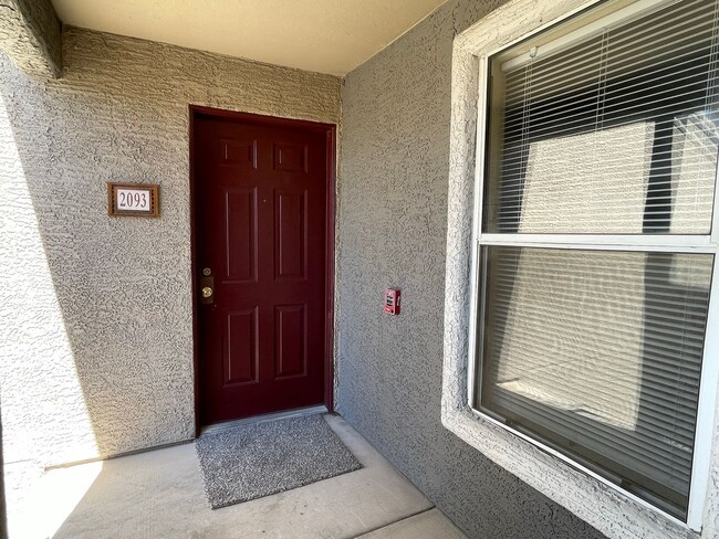 Building Photo - Gorgeous 2nd Floor Unit-Available SOON!