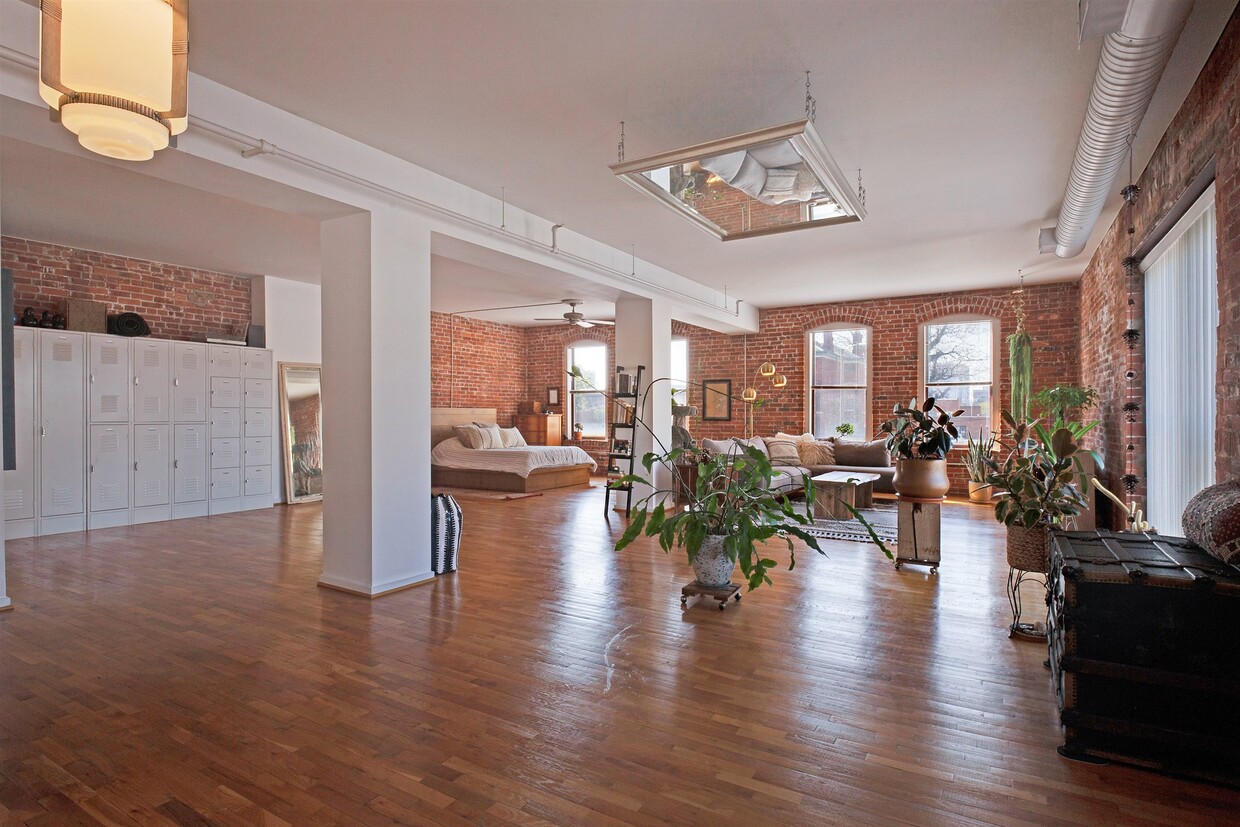 Spacious, Open Loft - 432 E Rich St