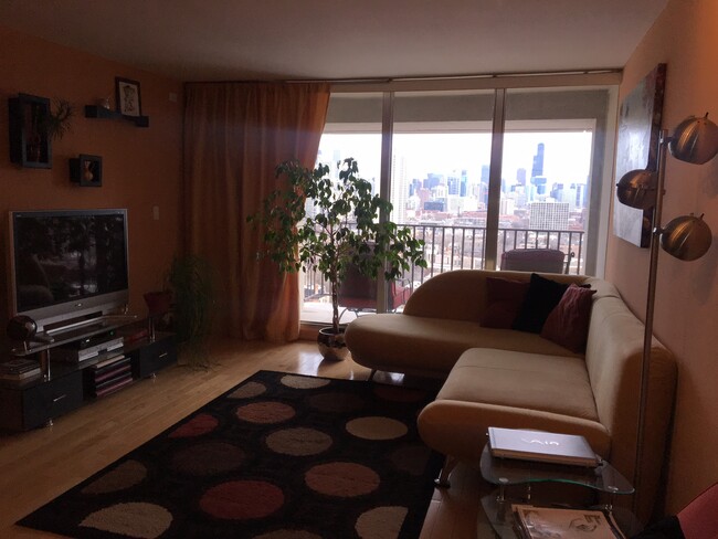 Living Room with Balcony - 1960 N Lincoln Park W