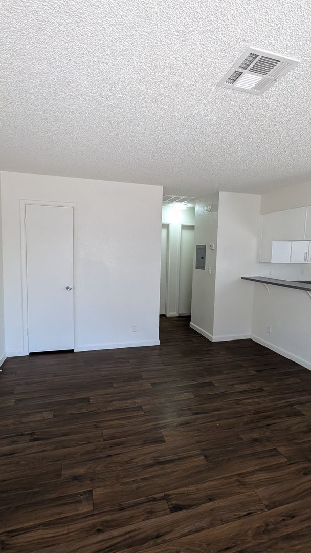Foto del edificio - 4930 E Owens Ave