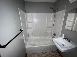 Building Photo - 521 Lansvale St