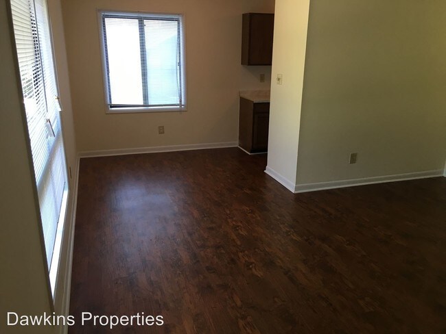 Building Photo - 200 N Peartree Ln