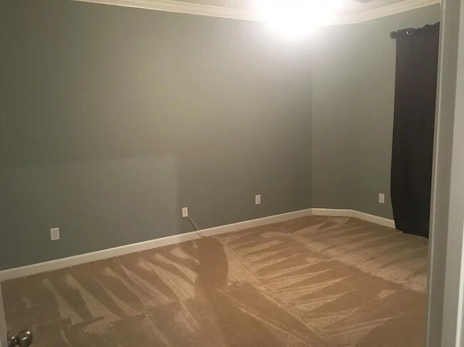 Dormitorio principal/salida al patio - 2310 Elliott Ave