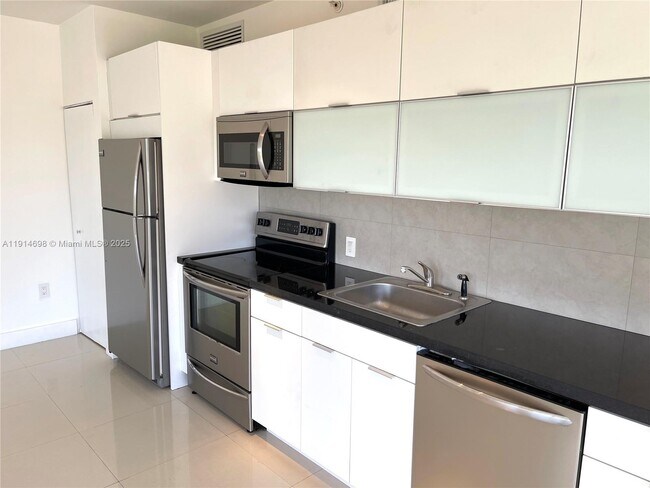 Foto del edificio - 7700 Tatum Waterway Dr