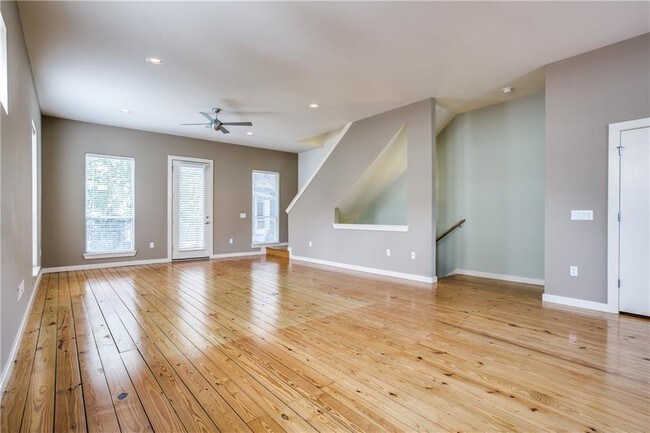 Building Photo - 1205 Kinney Ave