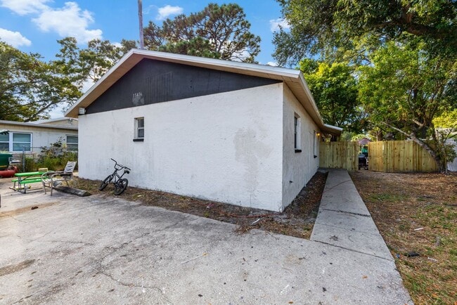 Foto del edificio - 15456 60th St N