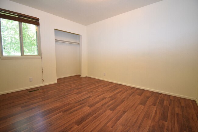 Building Photo - 4279-4279 S 1350 E