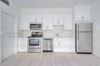 Building Photo - 940 Michigan Ave