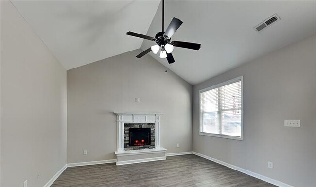 Building Photo - For Rent 3 bedroom 2 bath house