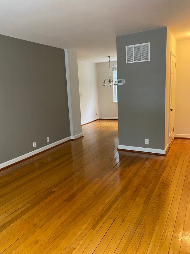 Living room - 3441 S Stafford St
