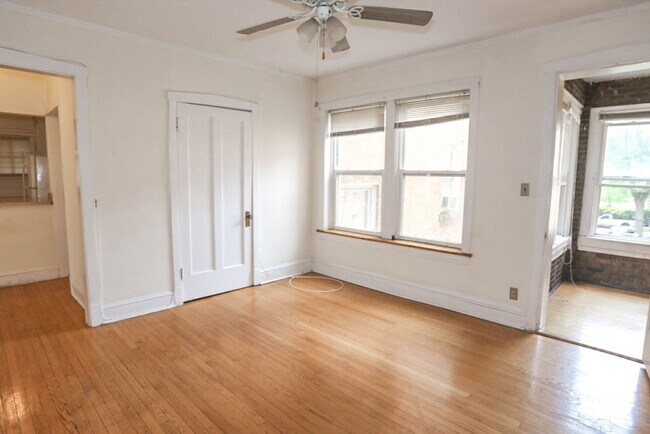 Foto del edificio - 5061 N Damen Ave