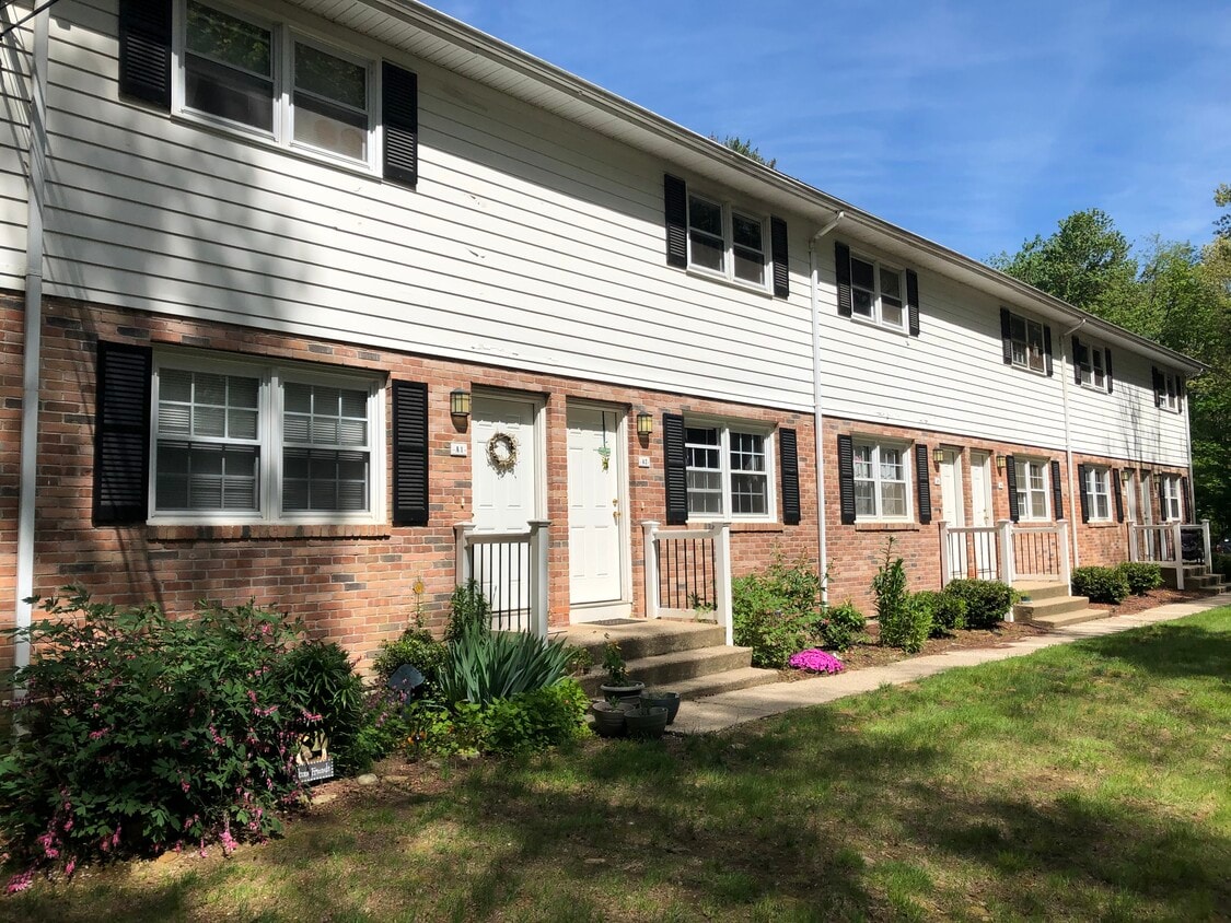 Foto principal - 105 Cushman Rd