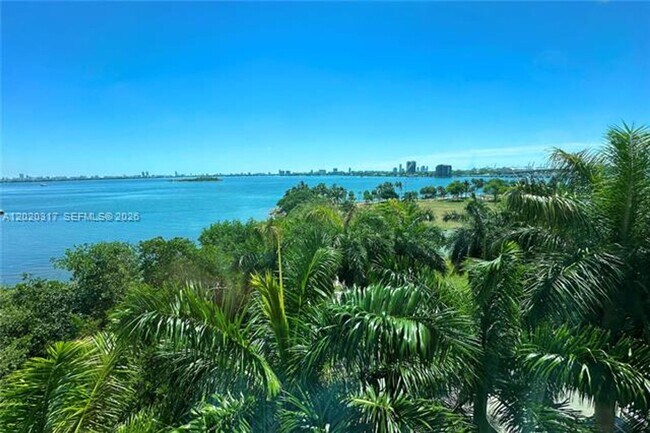 Foto del edificio - 2000 N Bayshore Dr