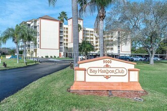 Building Photo - 9000 Commodore Dr