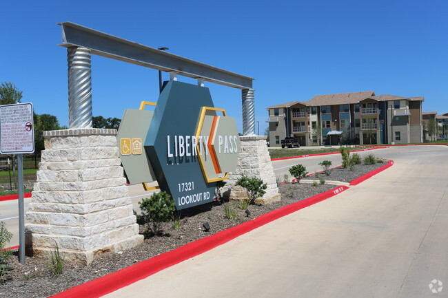 Building Photo - Liberty Pass