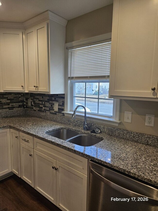 Building Photo - 2005 Dublin St