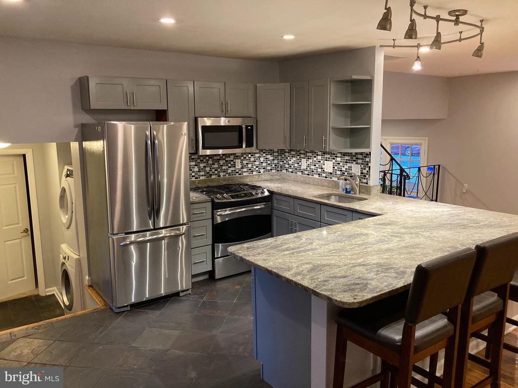 Foto principal - 7905 Esther Dr