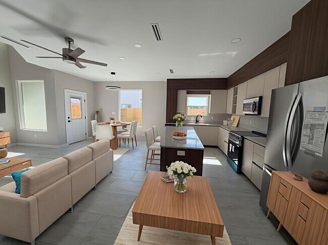 Building Photo - 2222 Corales St