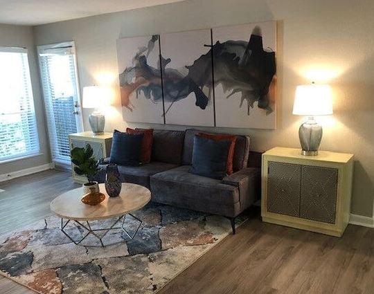 Foto del edificio - 10901 Meadowglen Ln
