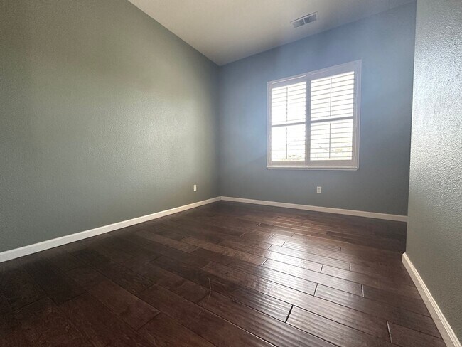 Foto del edificio - Beautiful Single-Story Home in Gated Brent...