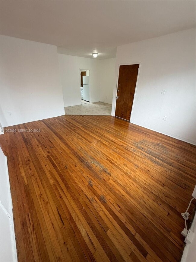 Foto del edificio - 945 Bay Dr