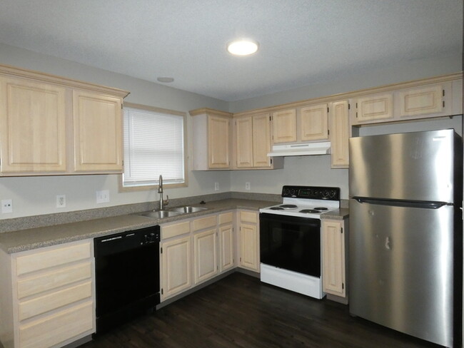 Building Photo - Townhome in Northland 10622 N Locust Ct