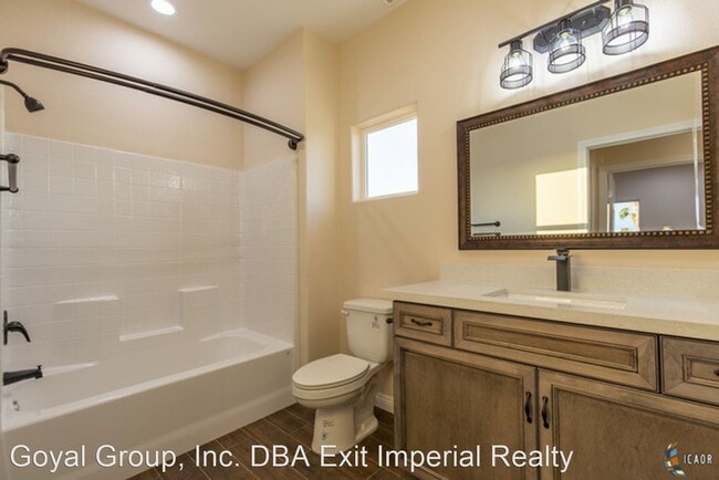 Building Photo - 4 br, 3 bath House - 1056 Crestview Dr