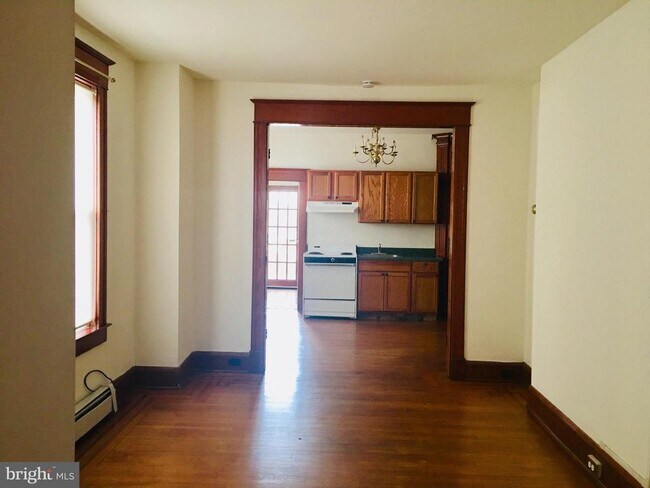 Foto del edificio - 1329 1/2-1331-UNI1 W 41st St