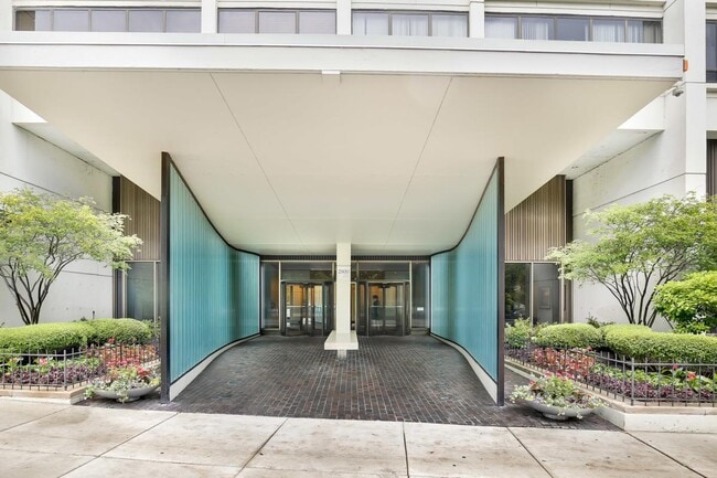 High-End Condo Buildings With 24-Hour Doorman Service