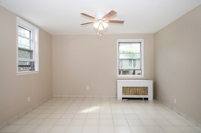 Foto del edificio - 102 Woodland Ave