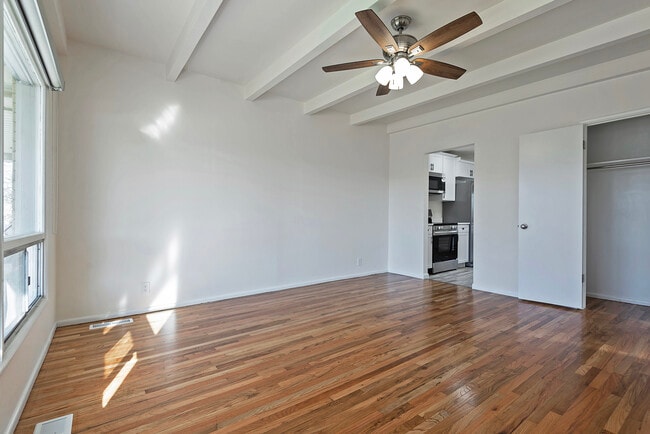 Living Up 1 - 2723 S Melbourne St