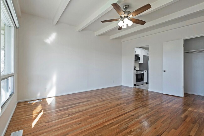 Viviendo a la altura 1 - 2723 S Melbourne St